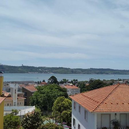 Apartamentos Tejo A Vista Lisbon Bagian luar foto