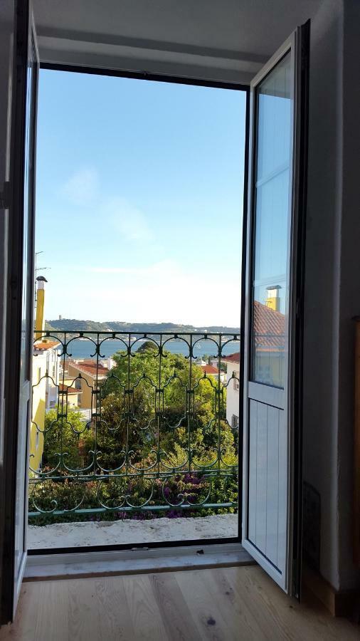 Apartamentos Tejo A Vista Lisbon Bagian luar foto