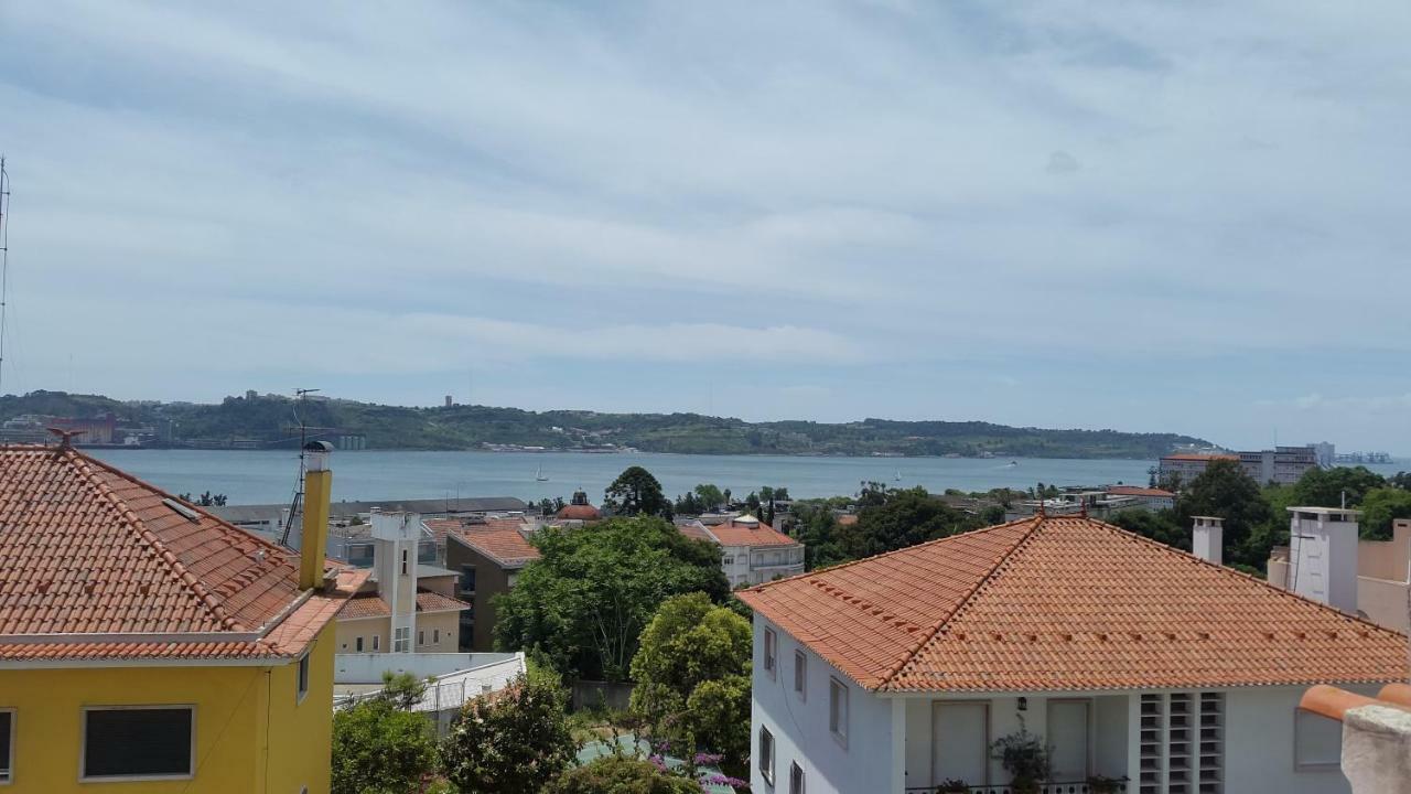 Apartamentos Tejo A Vista Lisbon Bagian luar foto
